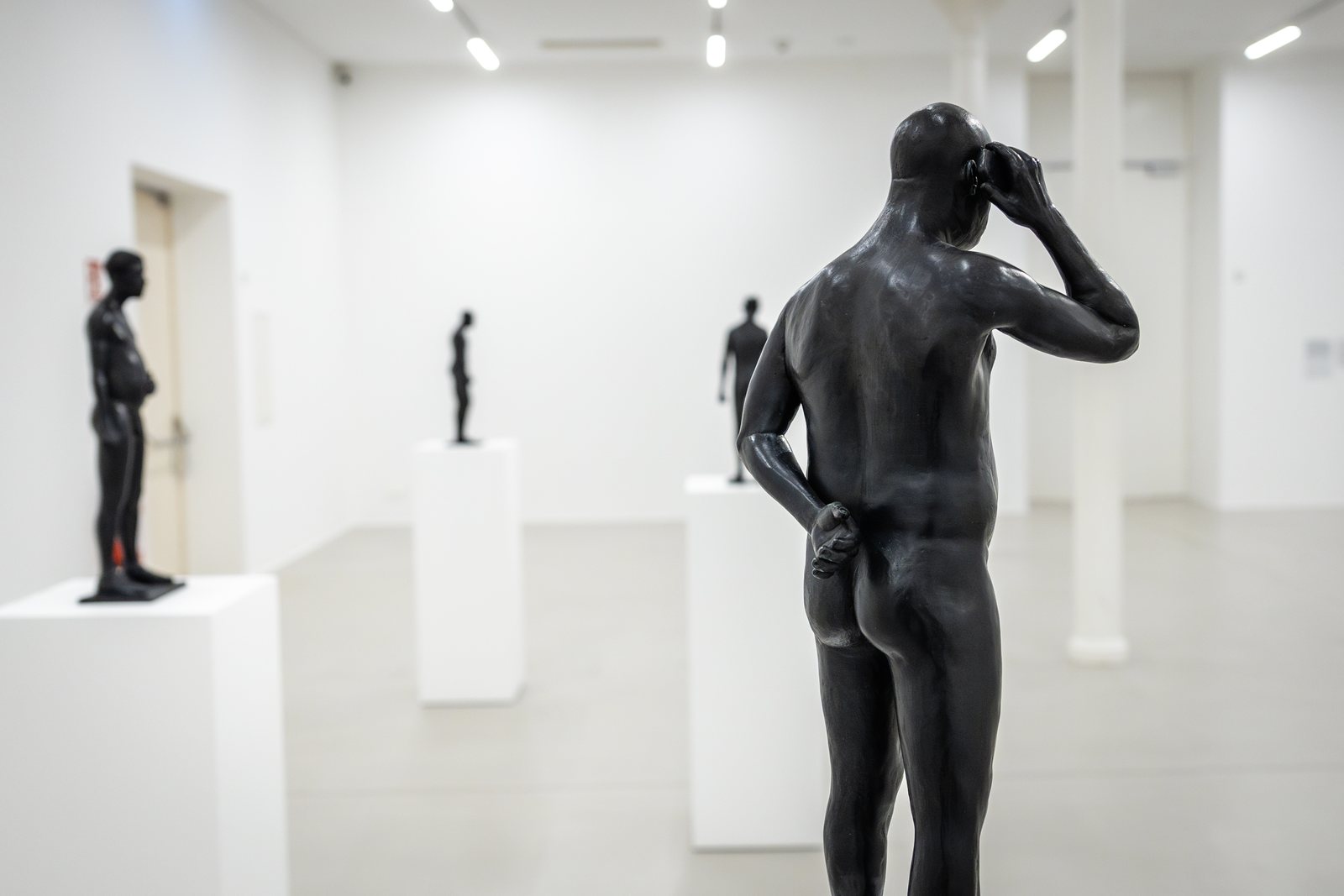 Besucherinnen auf der Kunstmeile Krems